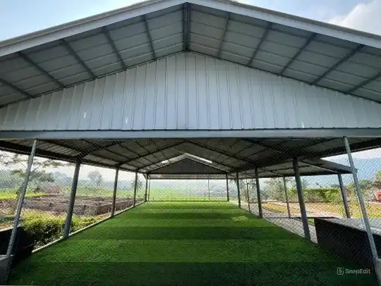 Lapang futsal dengan rumput sintesis